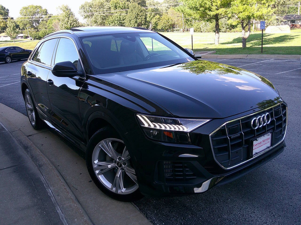 Used 2023 Audi Q8 Premium w/ Convenience Package AWD/4WD image 4