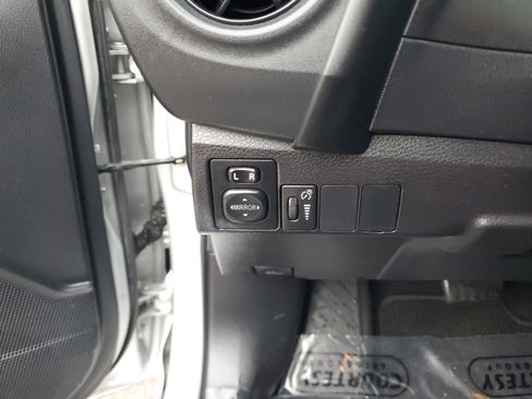 Used 2019 Toyota Corolla L image 25