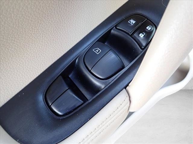 Used 2018 Nissan Rogue SL FWD image 13