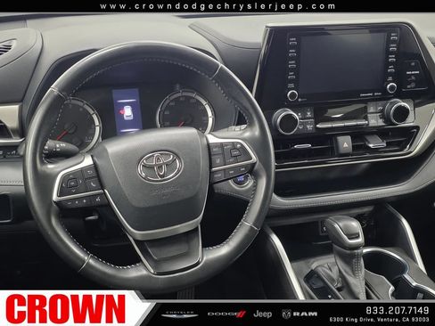 Used 2022 Toyota Highlander LE AWD/4WD image 18