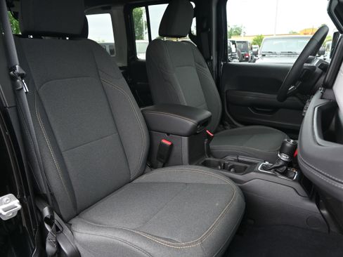 Used 2025 Jeep Wrangler Unlimited Sahara w/ Safety Group AWD/4WD image 34