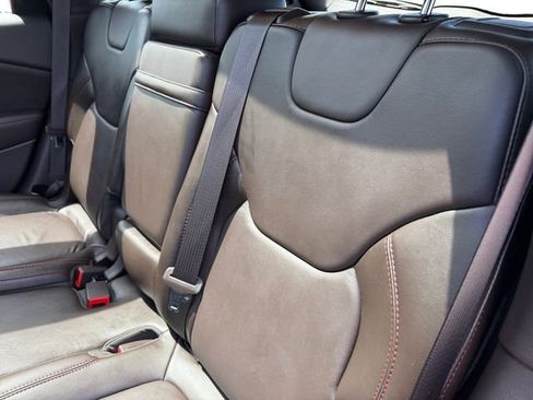 Used 2016 Jeep Cherokee Trailhawk w/ Comfort/Convenience Group AWD/4WD image 10