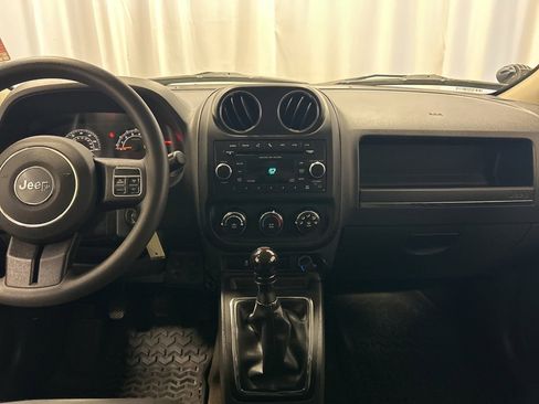 Used 2017 Jeep Patriot Sport image 10