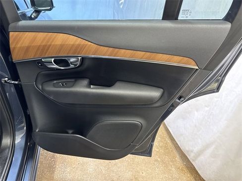Used 2022 Volvo XC90 T6 Momentum w/ Protection Package image 27