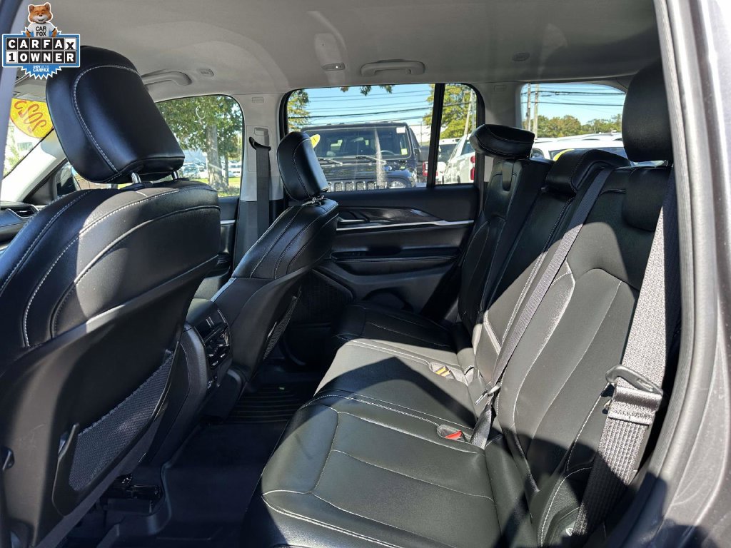 Used 2023 Jeep Grand Cherokee Limited AWD/4WD image 10