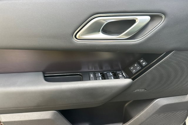Certified 2026 Land Rover Range Rover Velar Dynamic SE AWD/4WD image 10