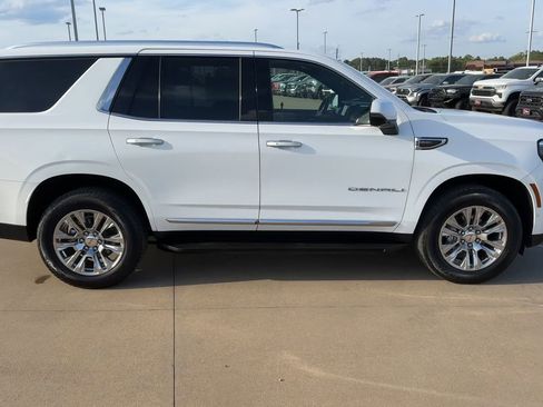 Used 2025 GMC Yukon Denali image 2