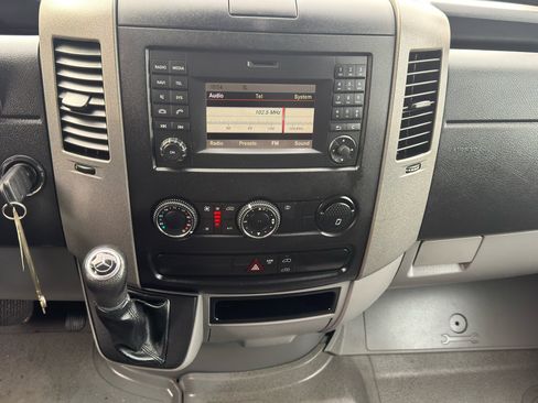 Used 2014 Mercedes-Benz Sprinter 2500 image 20