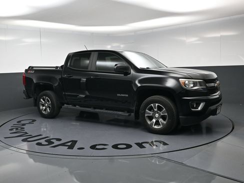 Used 2017 Chevrolet Colorado Z71 AWD/4WD image 2