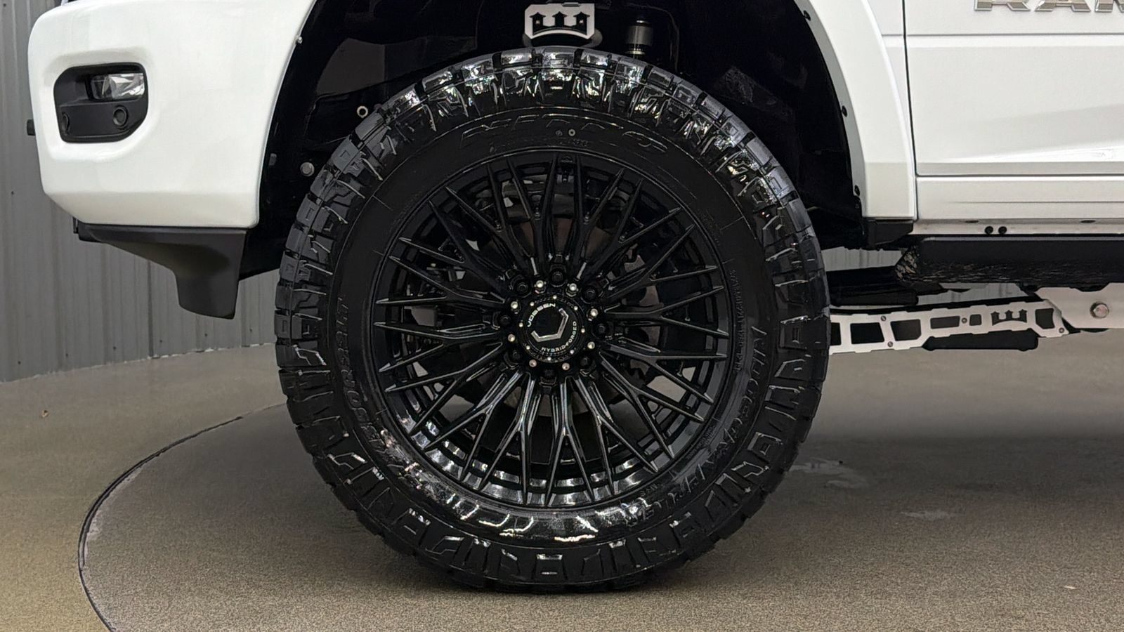 Used 2025 RAM 2500 Limited AWD/4WD image 10