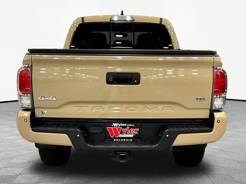 Used 2017 Toyota Tacoma Limited w/ Tow Package AWD/4WD image 5
