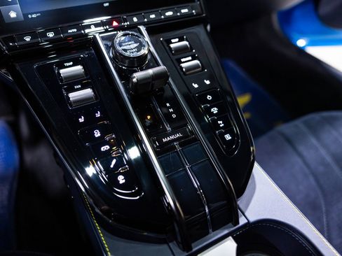 Used 2025 Aston Martin V8 Vantage Coupe image 43