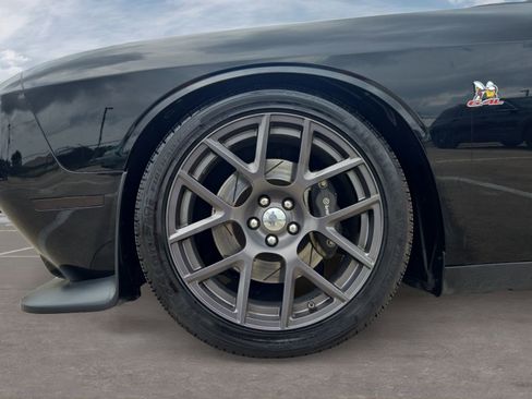 Used 2016 Dodge Challenger R/T Scat Pack w/ Leather Interior Group RWD image 11