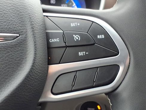 Used 2023 Chrysler Voyager LX image 23