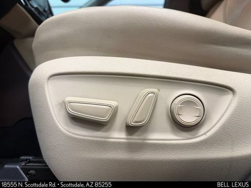 Used 2020 Toyota Highlander XLE FWD image 19