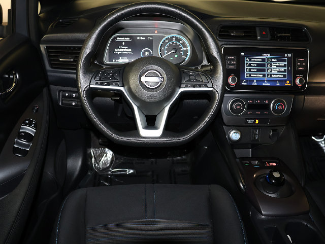 Used 2025 Nissan Leaf S FWD image 3
