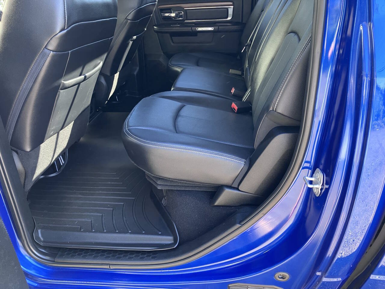 Used 2018 RAM 1500 Laramie AWD/4WD image 15