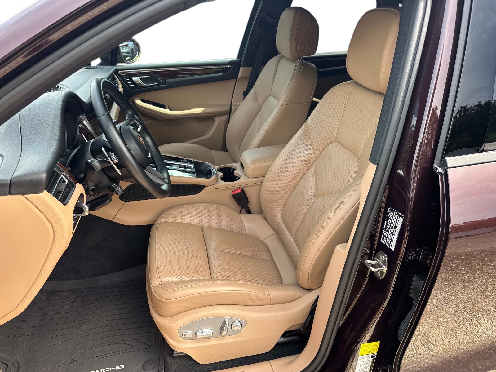 Used 2023 Porsche Macan Turbo AWD/4WD image 22