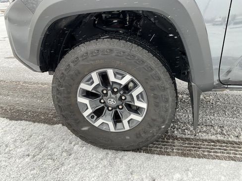 Used 2023 Toyota Tacoma TRD Off-Road w/ Black Out Package (TMS) image 9