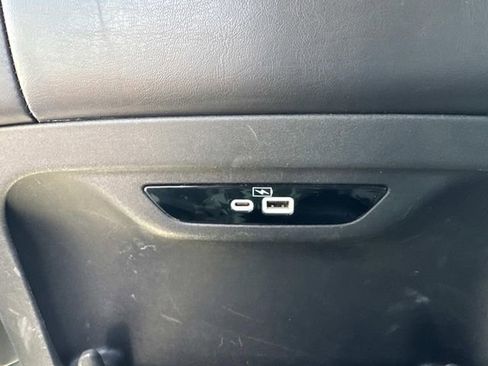 Used 2023 Chrysler Pacifica Touring-L FWD image 18