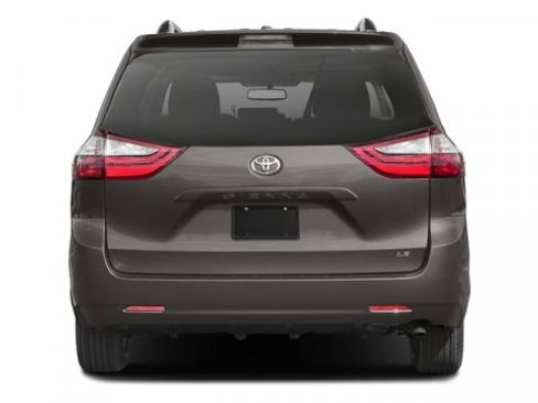 Used 2017 Toyota Sienna LE image 8