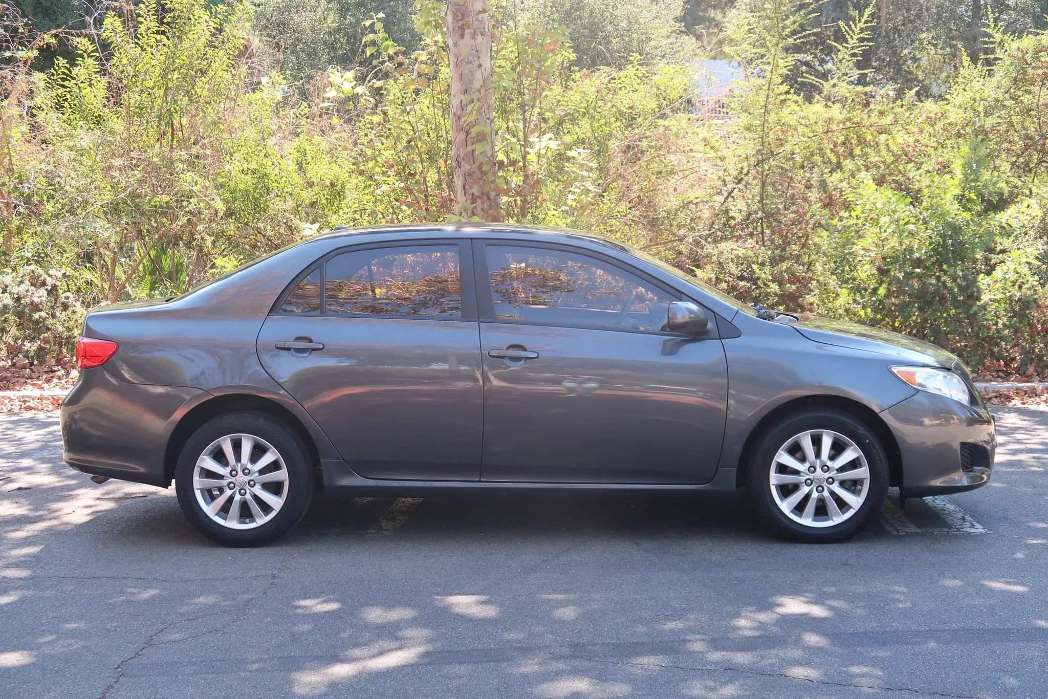 Used 2010 Toyota Corolla FWD image 9