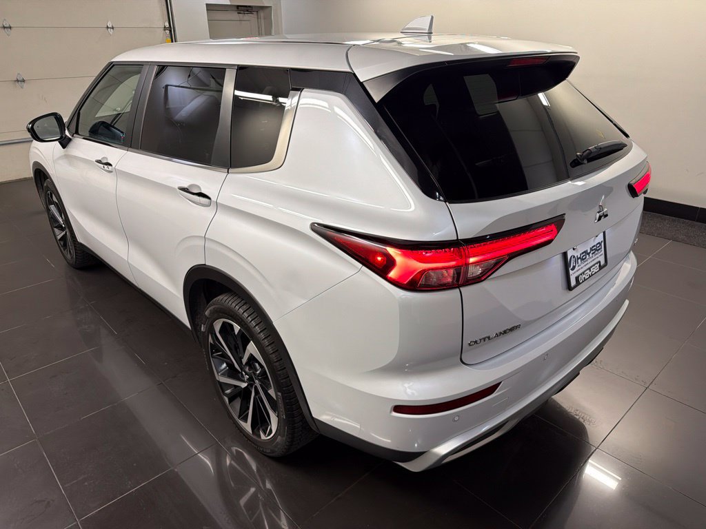 Used 2024 Mitsubishi Outlander SE AWD/4WD image 4