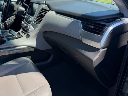Used 2019 Chevrolet Suburban LT AWD/4WD image 12