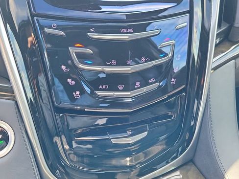 Used 2020 Cadillac Escalade Platinum image 28