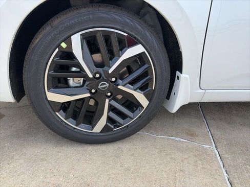 New 2025 Nissan Versa SR FWD image 8