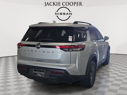 Used 2025 Nissan Pathfinder SV image 5