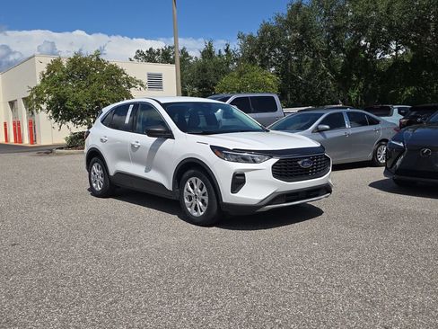 Used 2023 Ford Escape Active w/ Tech Pack #1 FWD image 2