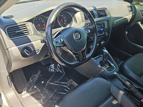 Used 2016 Volkswagen Jetta SE FWD image 10