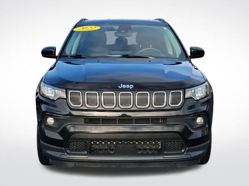 Used 2022 Jeep Compass Latitude image 2
