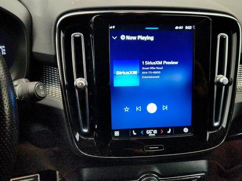 Used 2021 Volvo XC40 P8 Recharge image 17