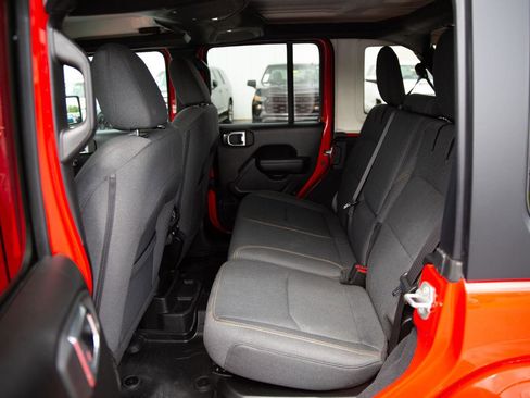 Used 2024 Jeep Wrangler Unlimited AWD/4WD image 21