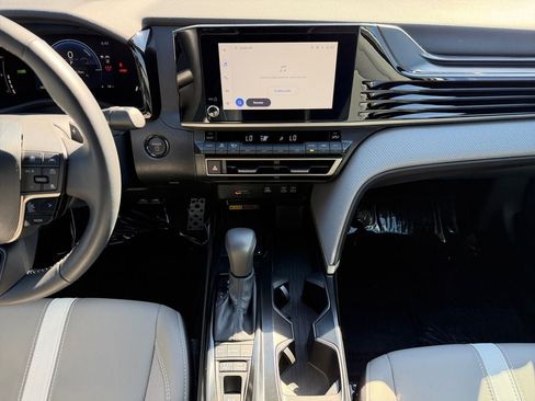 Used 2026 Toyota Camry SE w/ Convenience Package FWD image 12