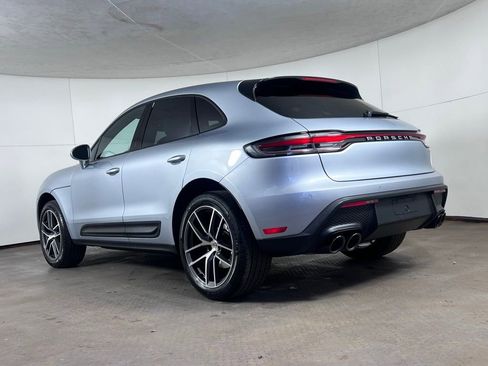Certified 2024 Porsche Macan image 3