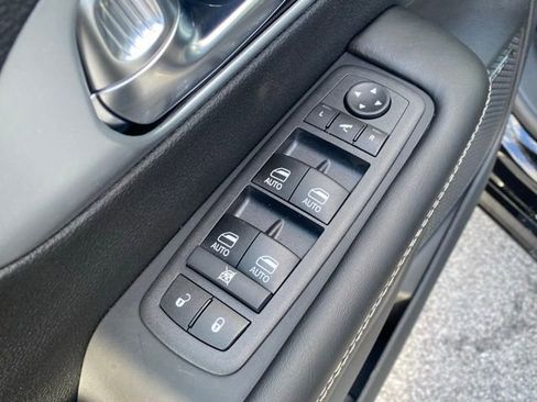 New 2026 Chrysler Pacifica Limited w/ Uconnect Theater Family Group image 13