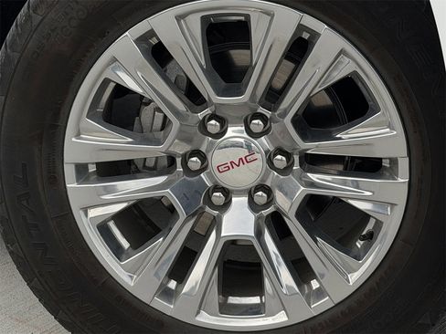 Certified 2025 GMC Yukon Denali image 10