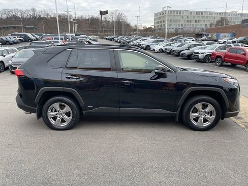 Used 2023 Toyota RAV4 XLE w/ Convenience Package image 7