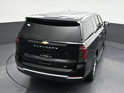 Used 2025 Chevrolet Suburban LT image 23