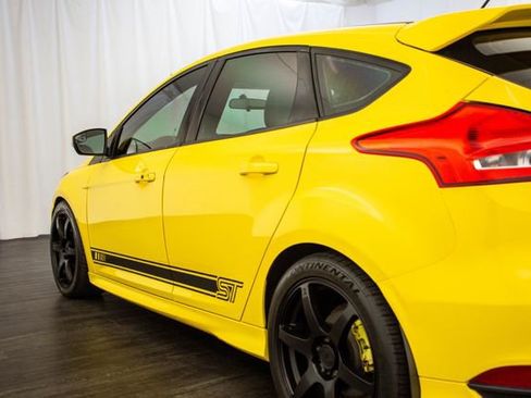 Used 2017 Ford Focus ST w/ Equipment Group 402A FWD image 32