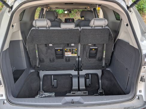 Used 2023 Toyota Sienna XLE FWD image 20