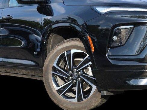 Used 2025 Buick Enclave Sport Touring w/ Power Package FWD image 3