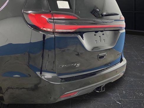 New 2026 Chrysler Pacifica Limited w/ S Appearance Package AWD/4WD image 39