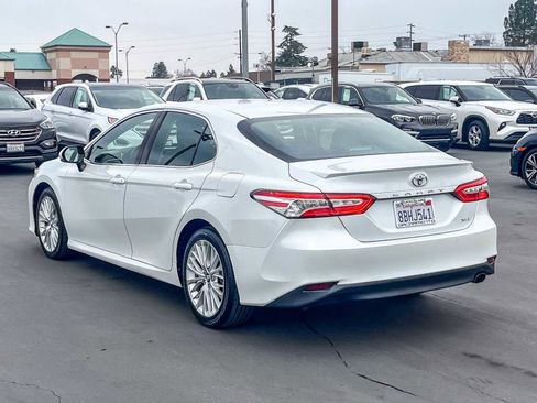 Used 2018 Toyota Camry XLE image 2