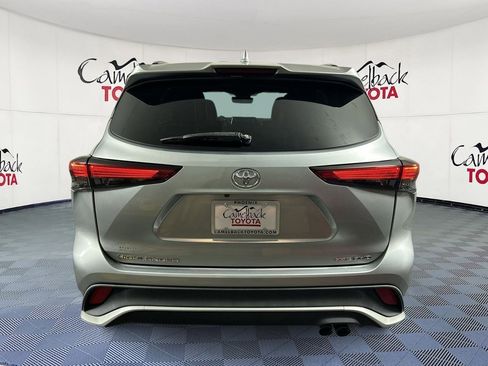 Used 2022 Toyota Highlander XSE image 6