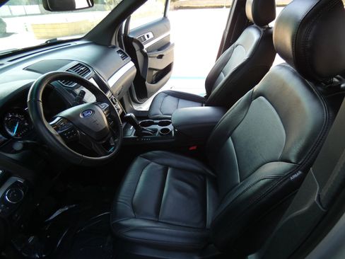 Used 2017 Ford Explorer XLT w/ Equipment Group 202A image 48