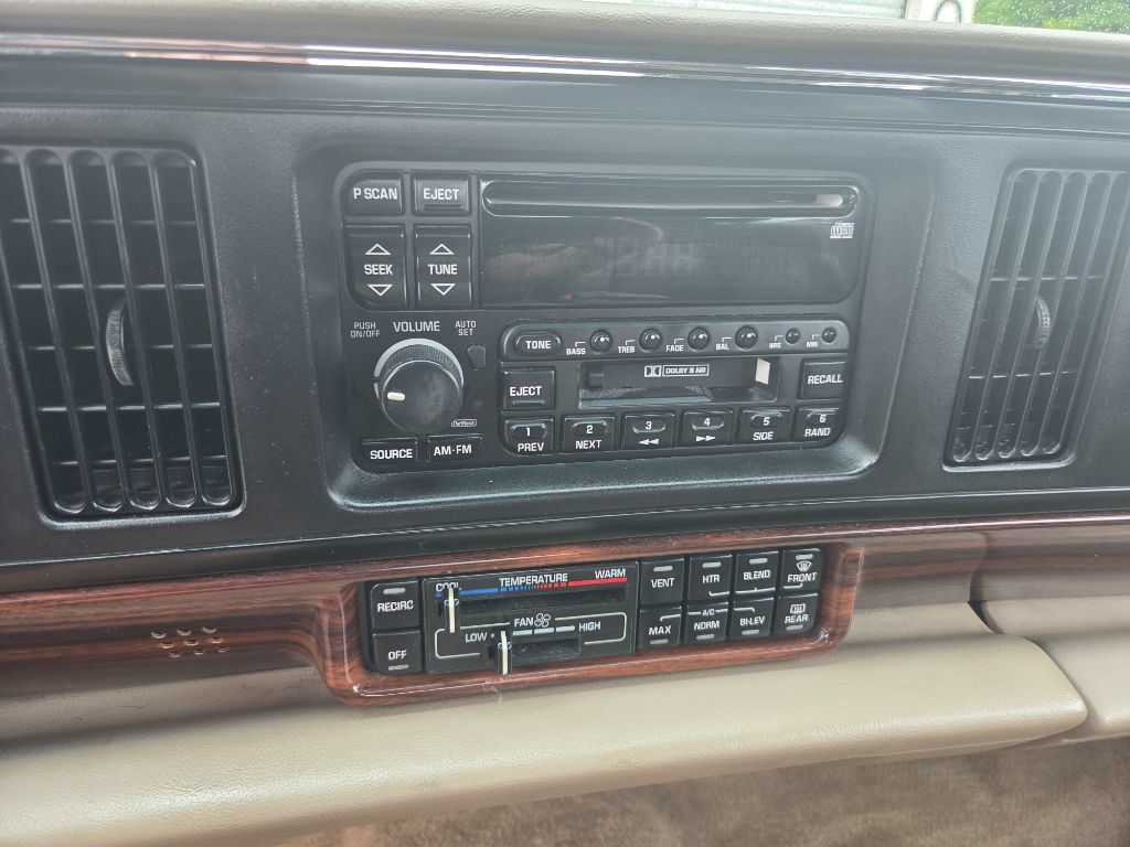 Used 1998 Buick Le Sabre Custom w/ Headliner Lighting Pkg FWD image 30